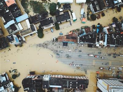 广东连日强降雨 多地降雨量破历史纪录